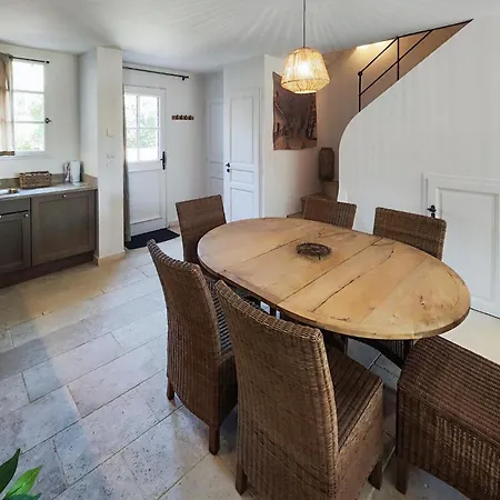 2 Bedroom Awesome In Saint-laurent-de-la-ca Ferienhaus