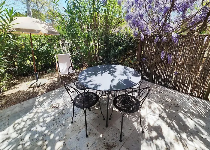 2 Bedroom Awesome In Saint-laurent-de-la-ca