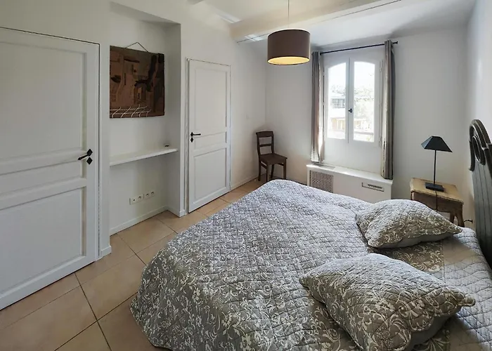 2 Bedroom Awesome In Saint-laurent-de-la-ca Nyaraló